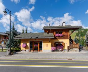 Luster House